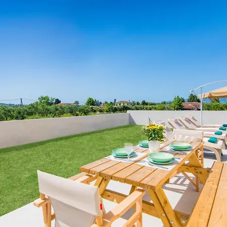 Acro By * Τσιλιβί